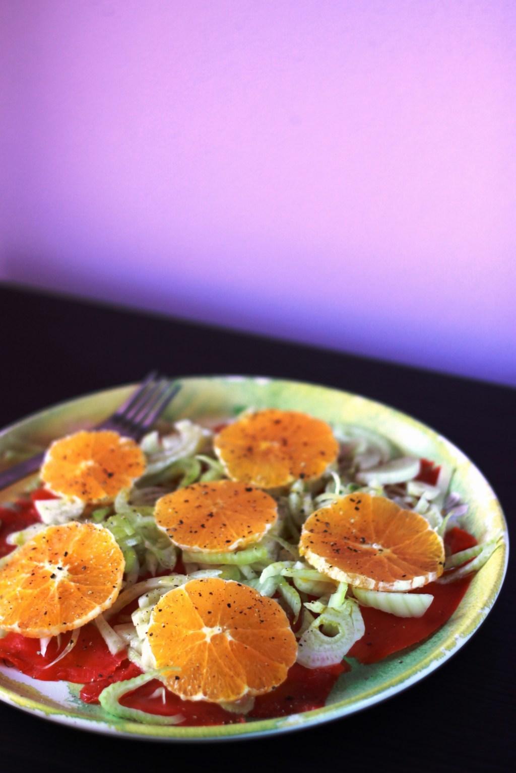 Come una maglione nero: carpaccio di salmone, finocchi e&nbsp;arance