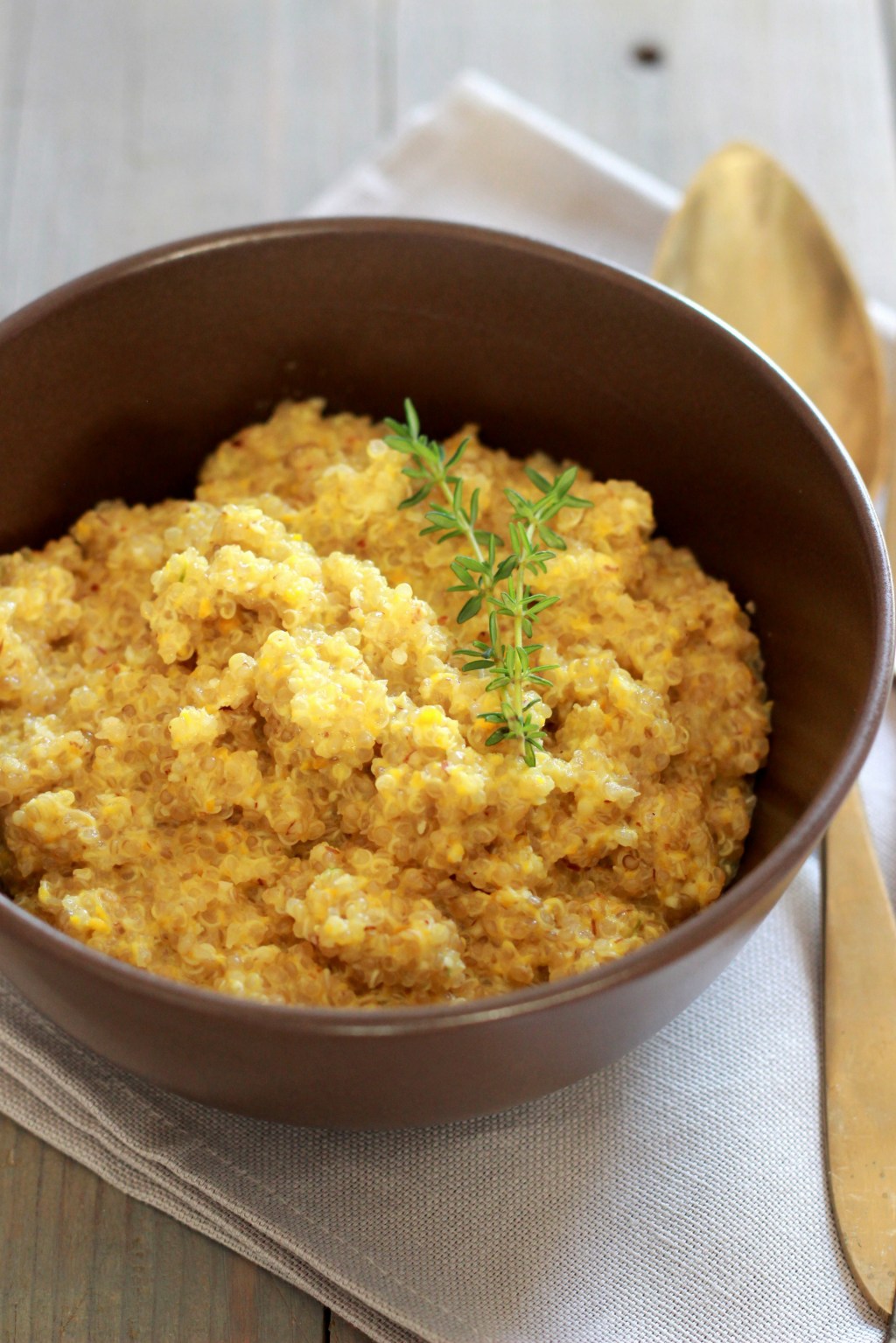 L’essenziale. Quinoa con crema di peperoni e&nbsp;calendula