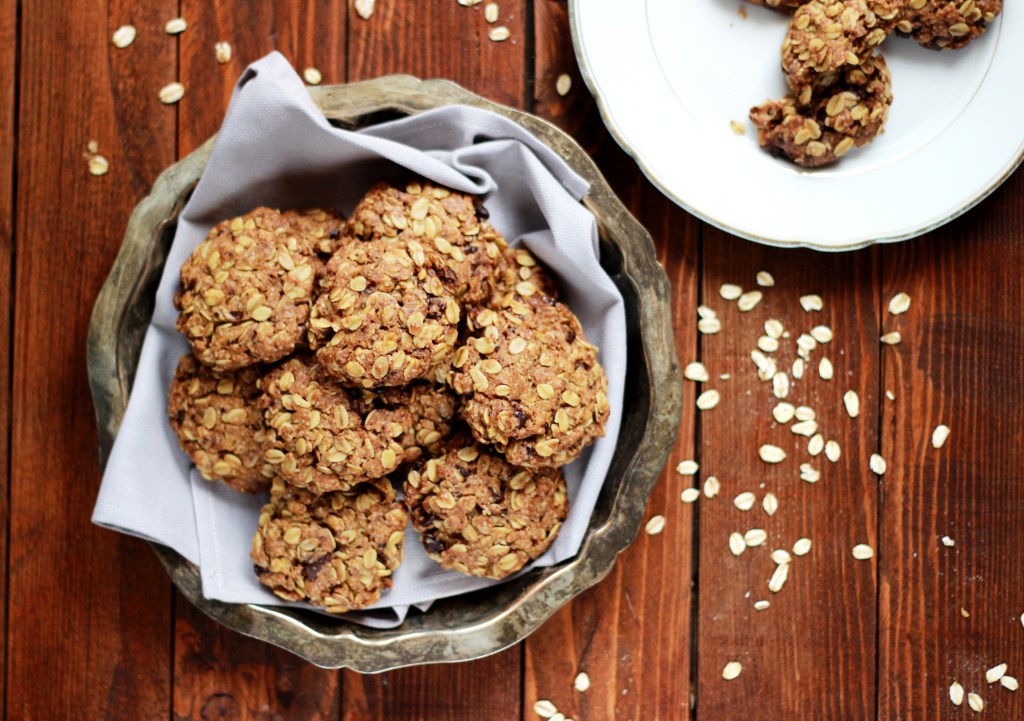 Se soffia tempesta. Biscotti all’olio d’oliva con  fiocchi d’avena e cioccolato&nbsp;fondente