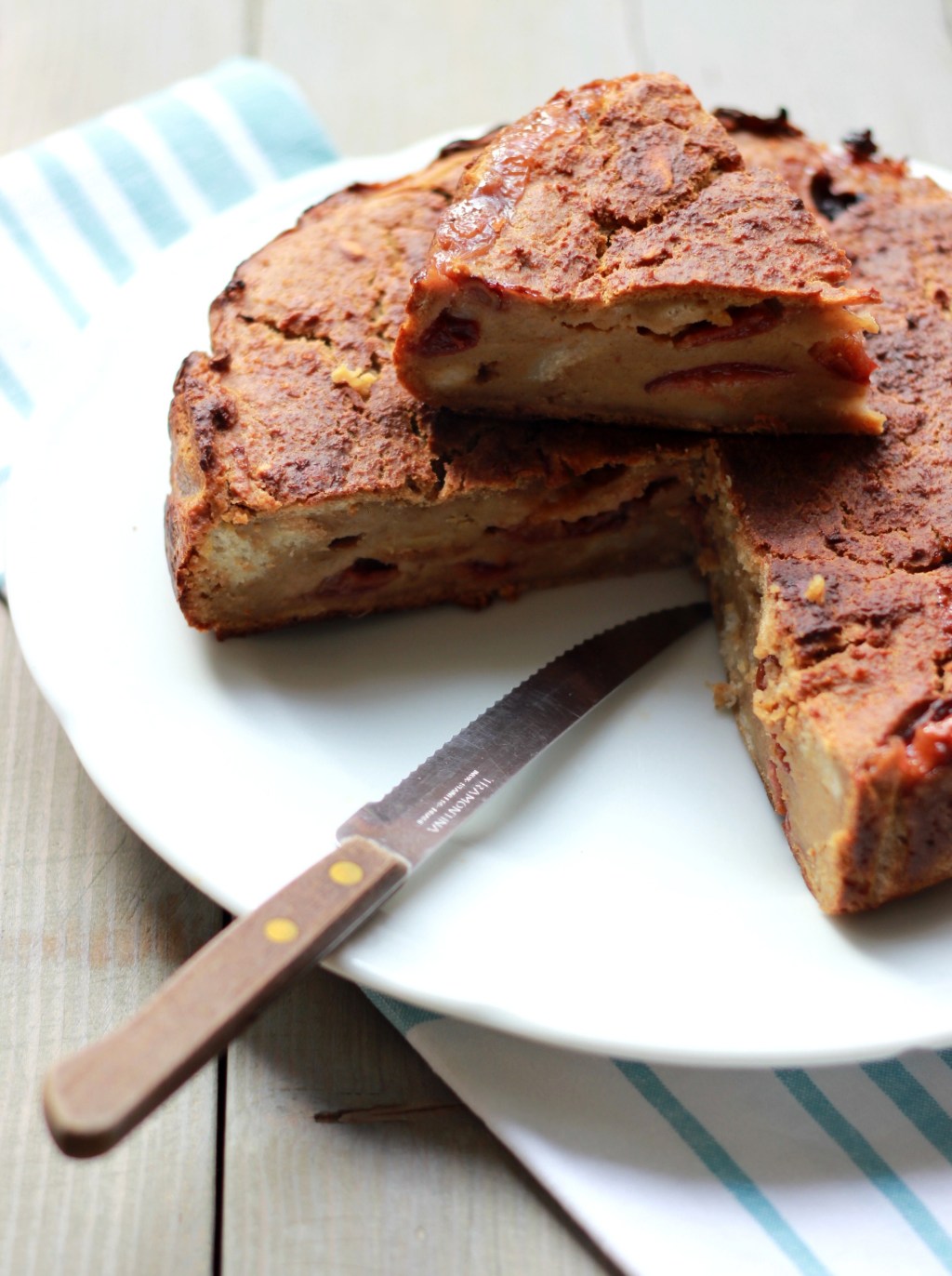 Fino all’ultima briciola. Torta di pane, susine e&nbsp;cannella