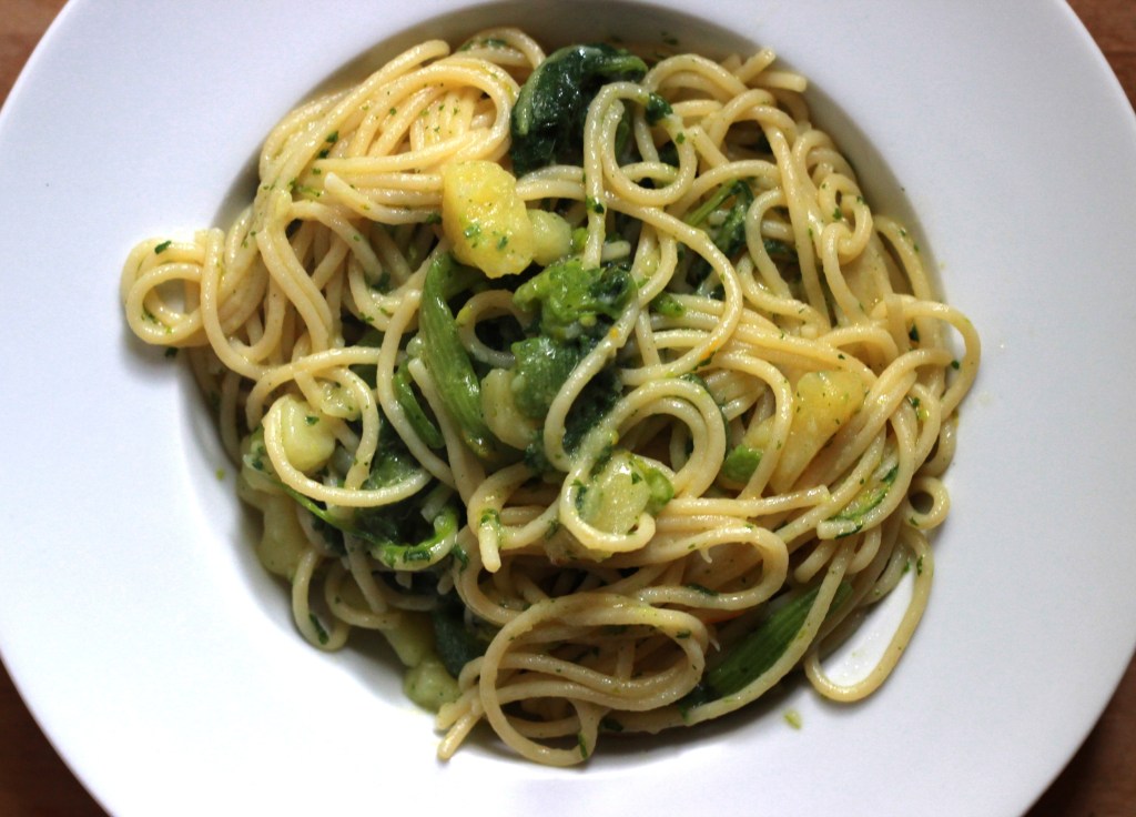 Gesti lenti, ricette antiche. Spaghetti con foglie e fiori di&nbsp;zucchina