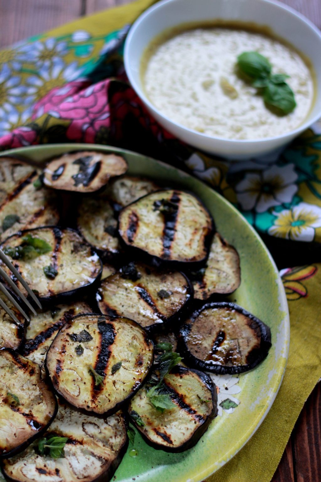 Quattro scatti e tanti progetti. Melanzane grigliate alla menta con crema di ceci al&nbsp;basilico