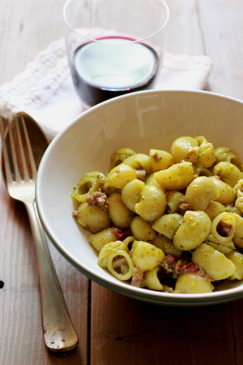 L’antigelo: pasta al pesto e&nbsp;soppressata.