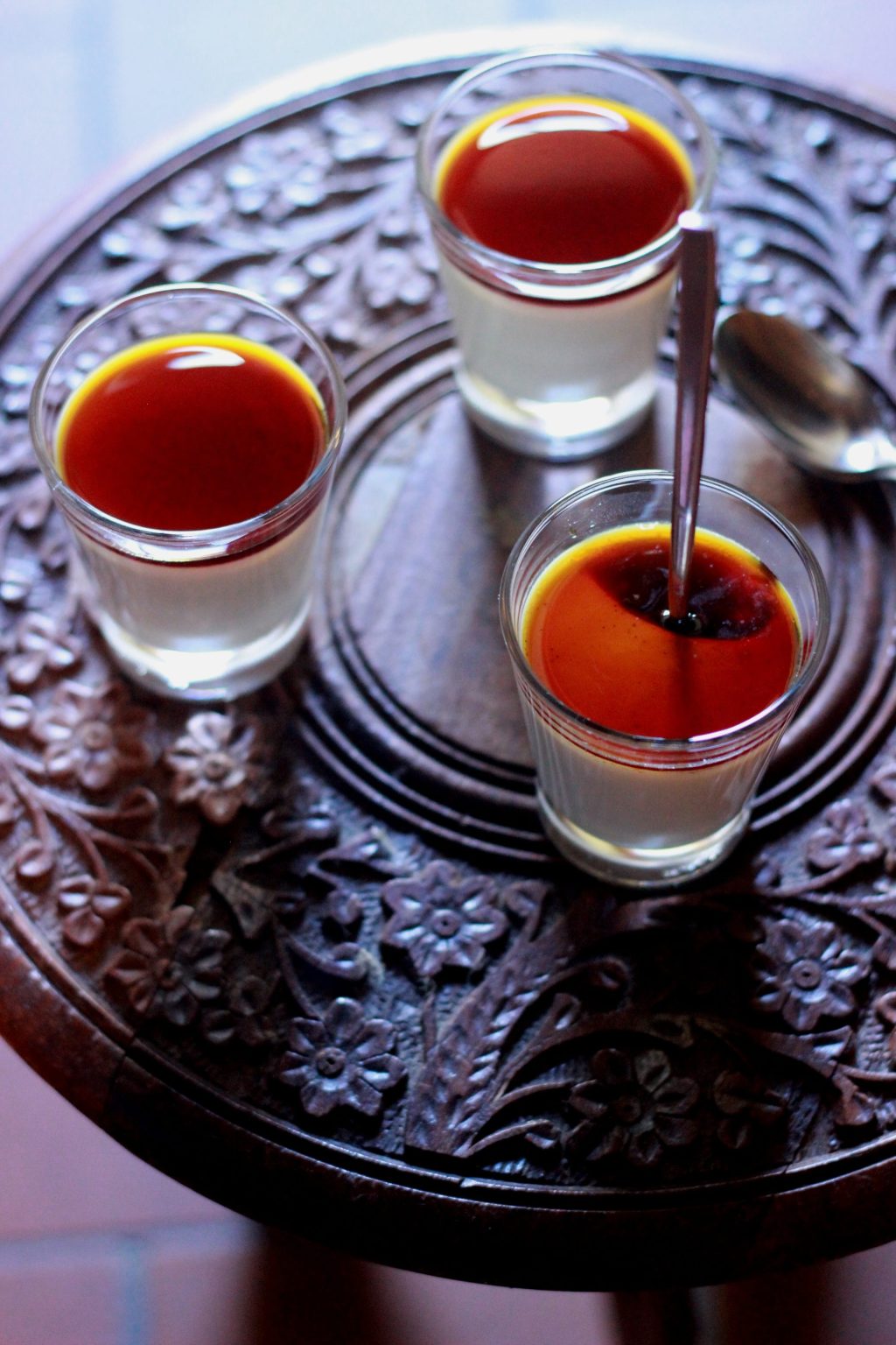 Panna cotta con salsa al caramello e l’arte di&nbsp;Claudia.